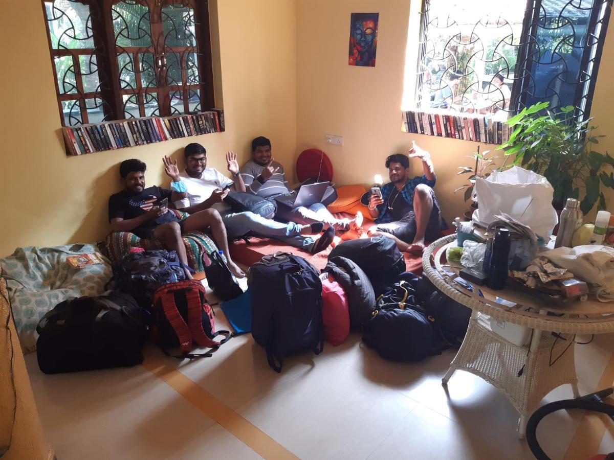 Red Monkeys Hostel アランボル エクステリア 写真