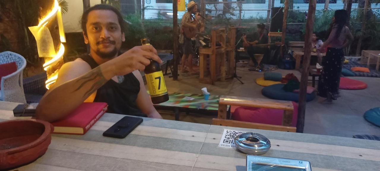 Red Monkeys Hostel アランボル エクステリア 写真