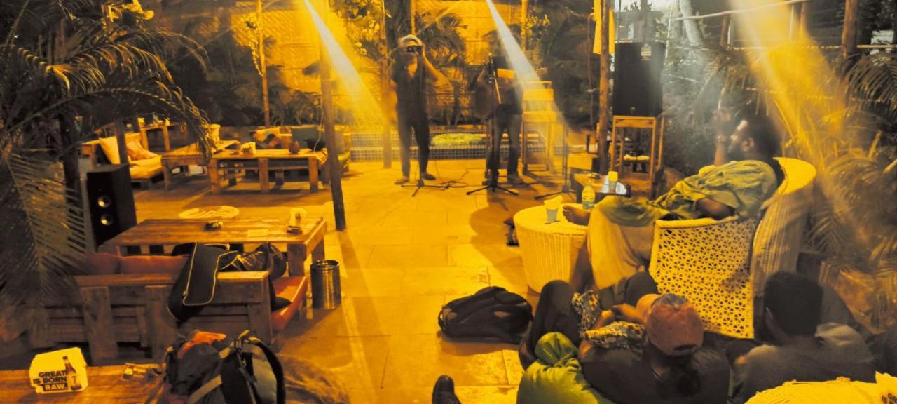 Red Monkeys Hostel アランボル エクステリア 写真