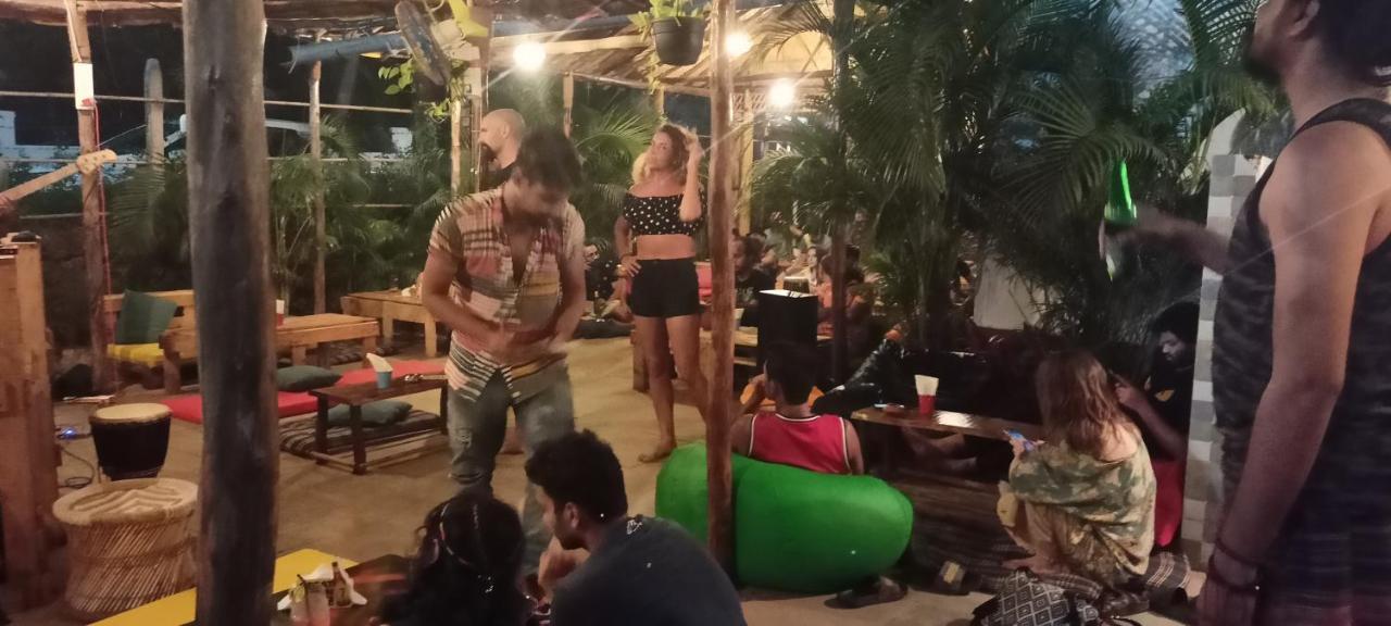 Red Monkeys Hostel アランボル エクステリア 写真