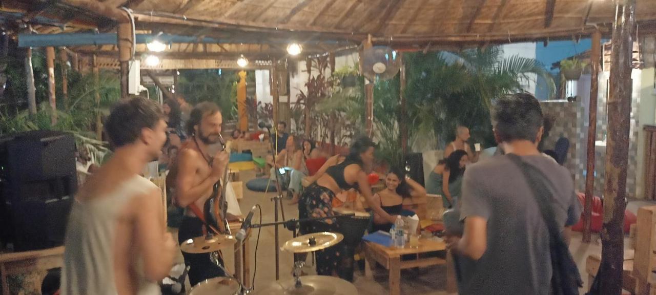 Red Monkeys Hostel アランボル エクステリア 写真