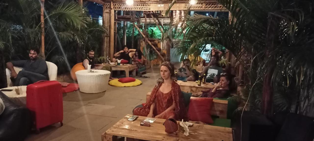 Red Monkeys Hostel アランボル エクステリア 写真