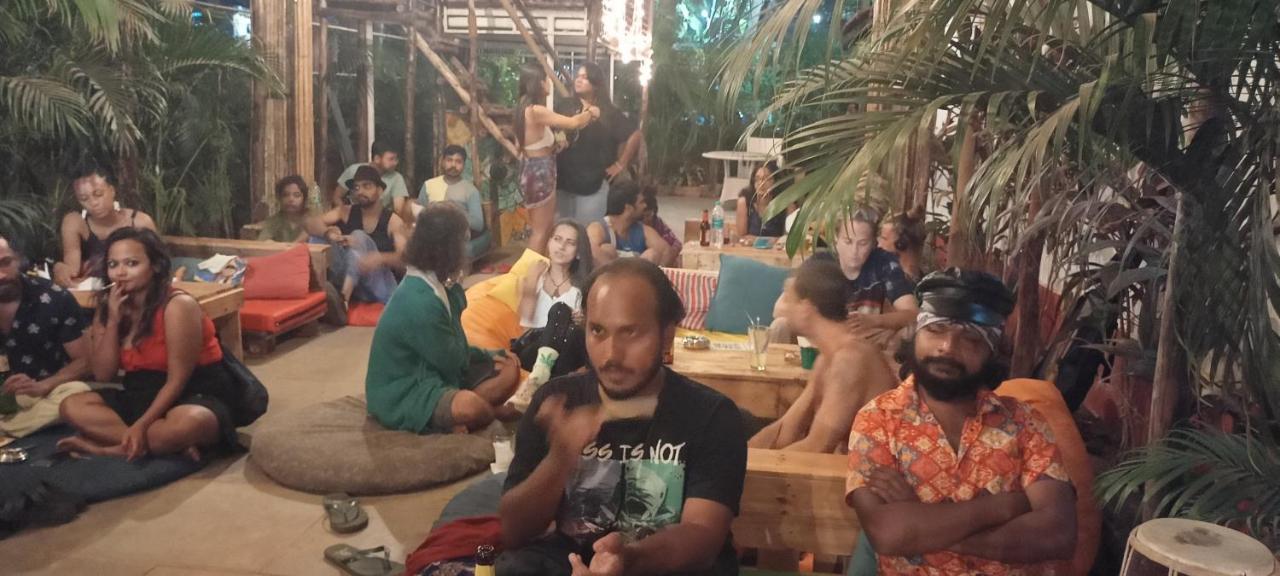 Red Monkeys Hostel アランボル エクステリア 写真