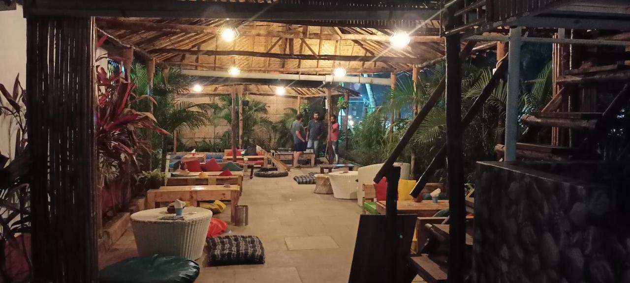 Red Monkeys Hostel アランボル エクステリア 写真