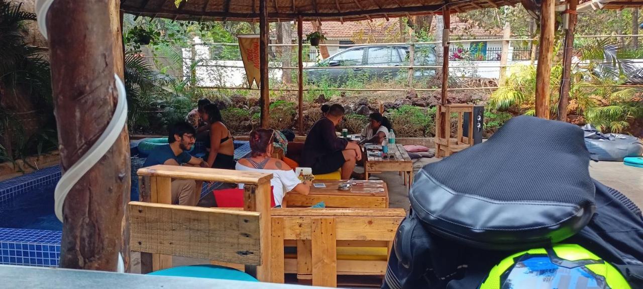 Red Monkeys Hostel アランボル エクステリア 写真