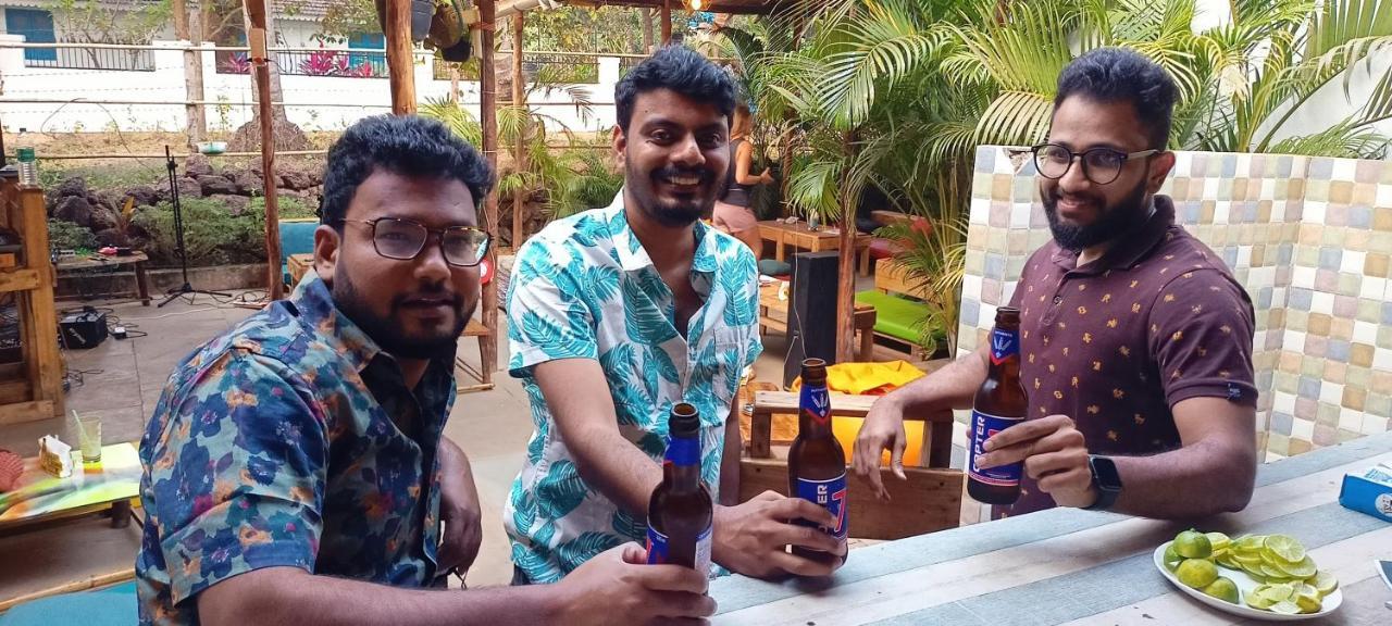 Red Monkeys Hostel アランボル エクステリア 写真