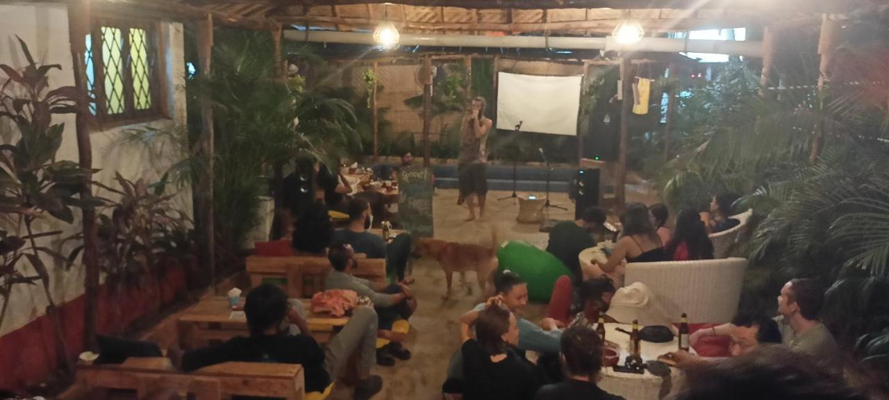 Red Monkeys Hostel アランボル エクステリア 写真