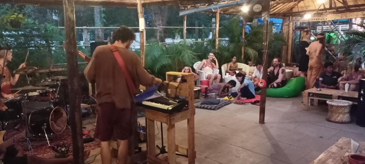 Red Monkeys Hostel アランボル エクステリア 写真
