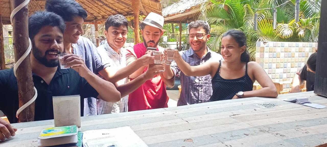 Red Monkeys Hostel アランボル エクステリア 写真